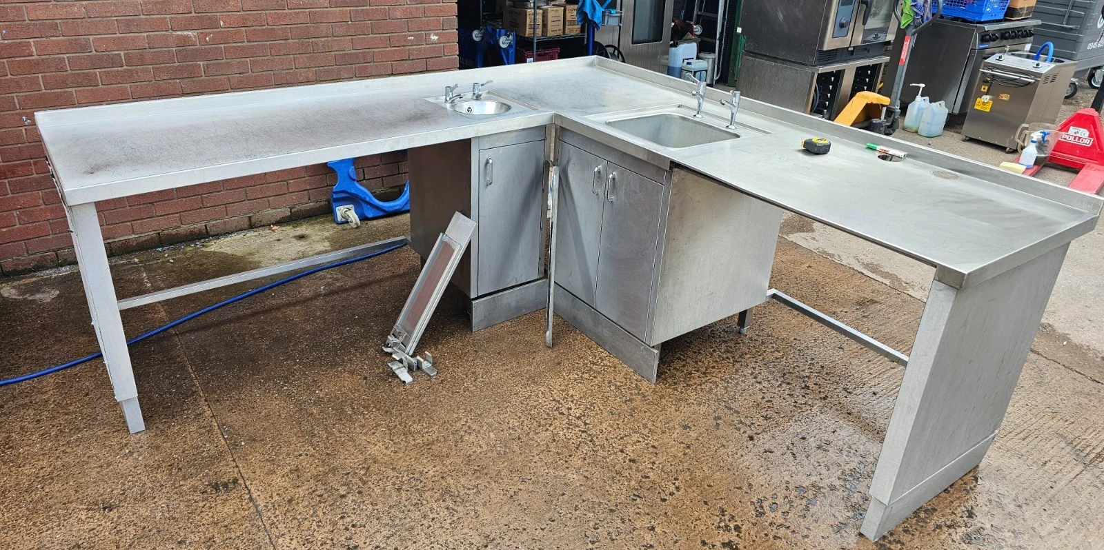 Heavy Duty Stainless Steel Corner Workstation with Sinks and Cabinets, 250 x 235 cm — photograph 1