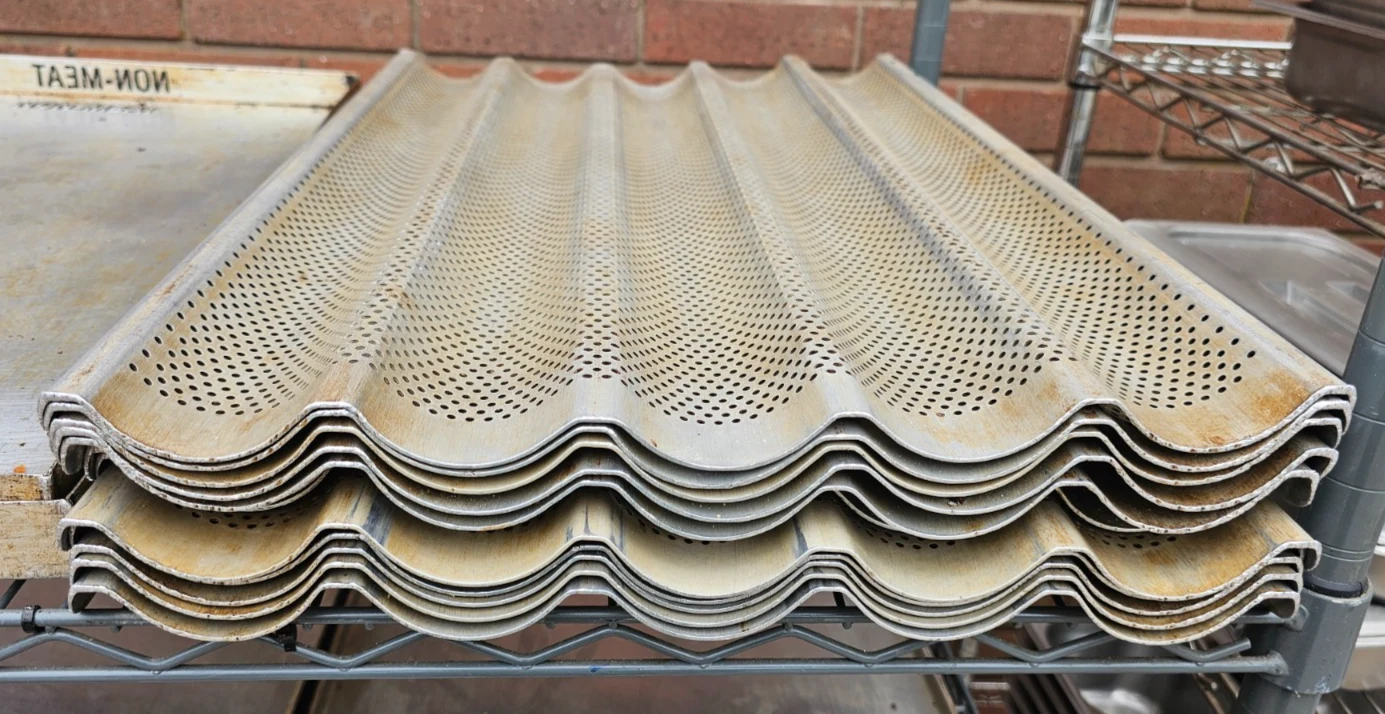 Used Aluminium 5-Slot Baguette Baking Tray 60 × 40 cm — photograph 1
