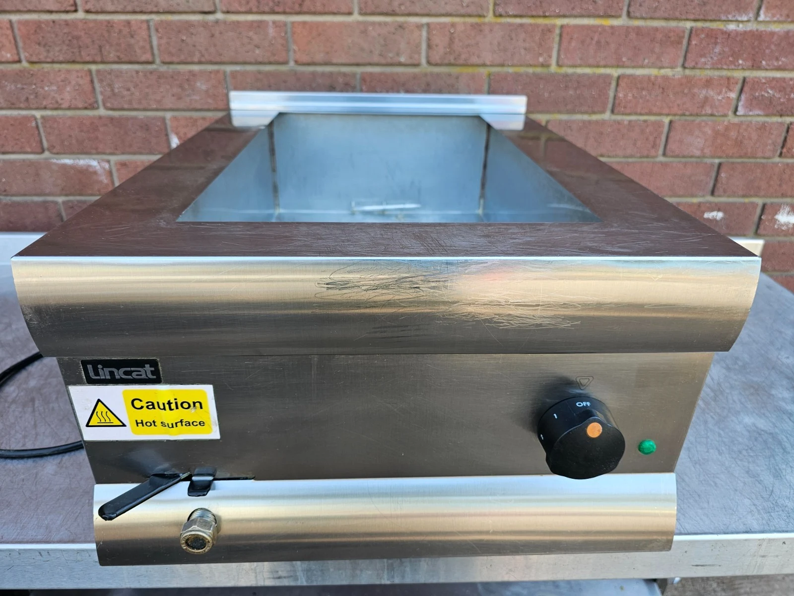 LINCAT BM4W WET WELL BAIN MARIE IN GOOD WORKING CONDITION ONLY £195+VAT — photograph 1
