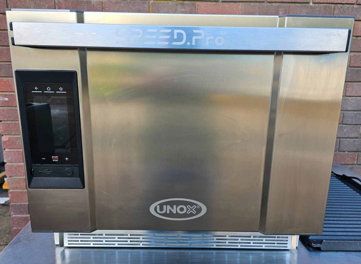 UNOX BAKERLUX SPEED.Pro XESW-03HS-EDDN High-Speed Baking Oven – Ex Display — photograph 1